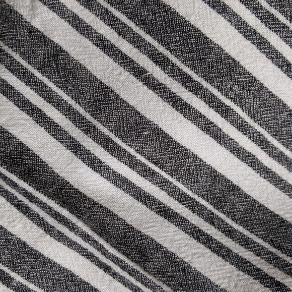 Wide-legged Paper Bag Pants - Picture 3 of 3